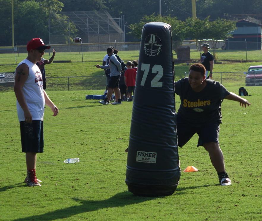 Magna Vista football camp